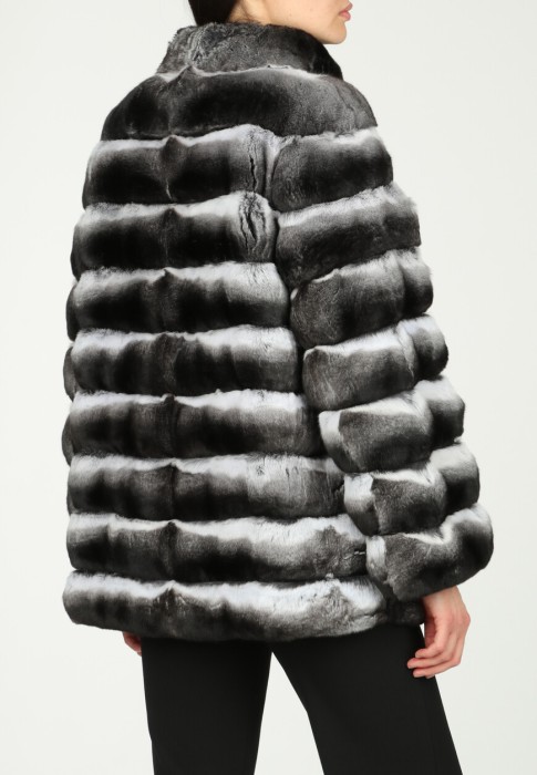 Товар черного цвета с внутренней стороны