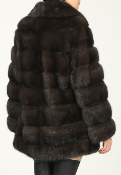 Товар коричневого цвета с внутренней стороны