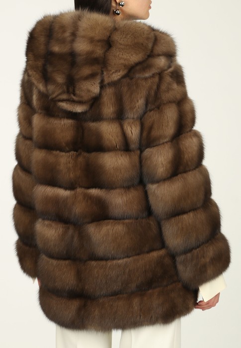 Товар коричневого цвета с внутренней стороны