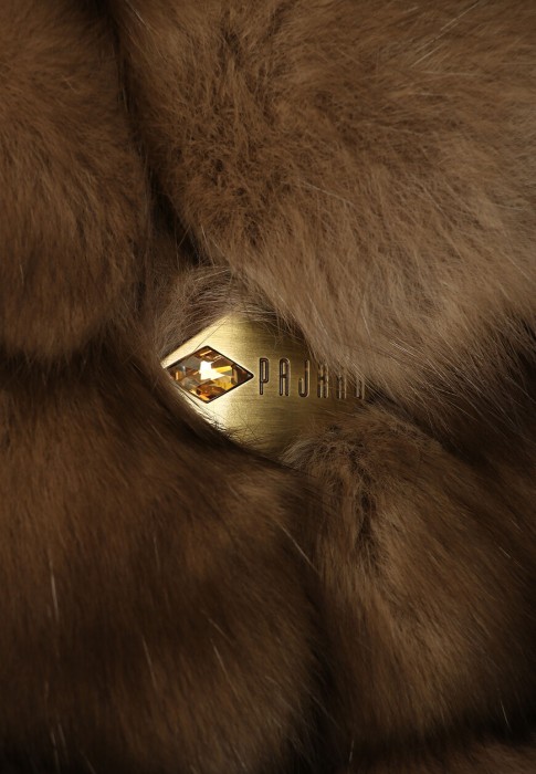 шуба  универсального стиля с лицевой стороны