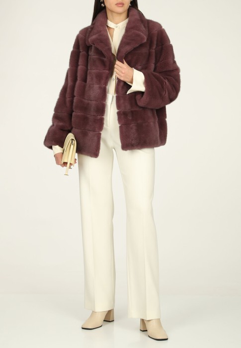 шуба  по цене 342440 руб вид справа