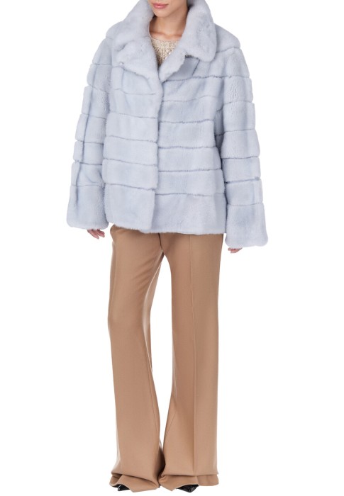 шуба  по цене 376985 руб вид справа