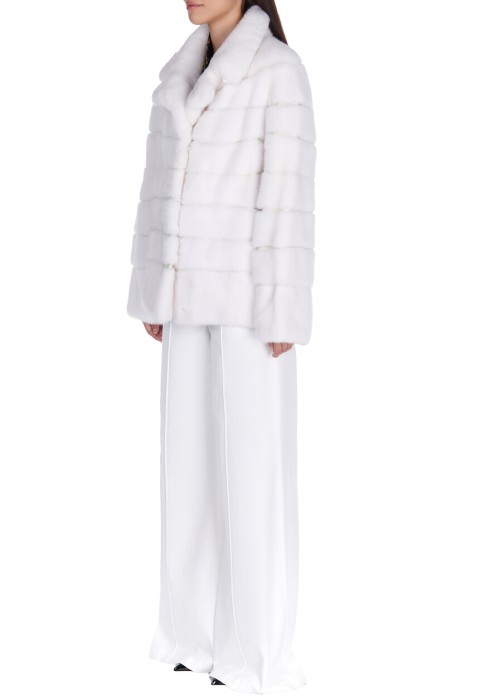 Товар белого цвета с внутренней стороны