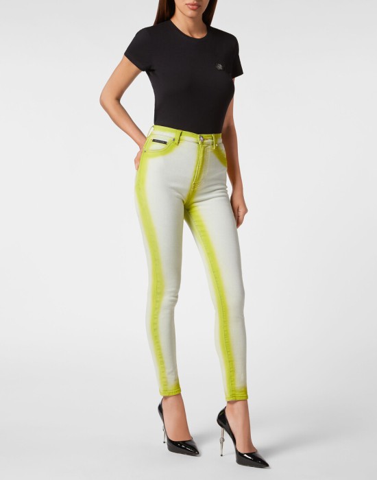 Товар белого цвета с внутренней стороны