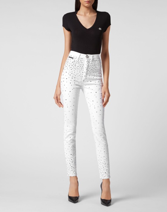 Товар белого цвета с внутренней стороны