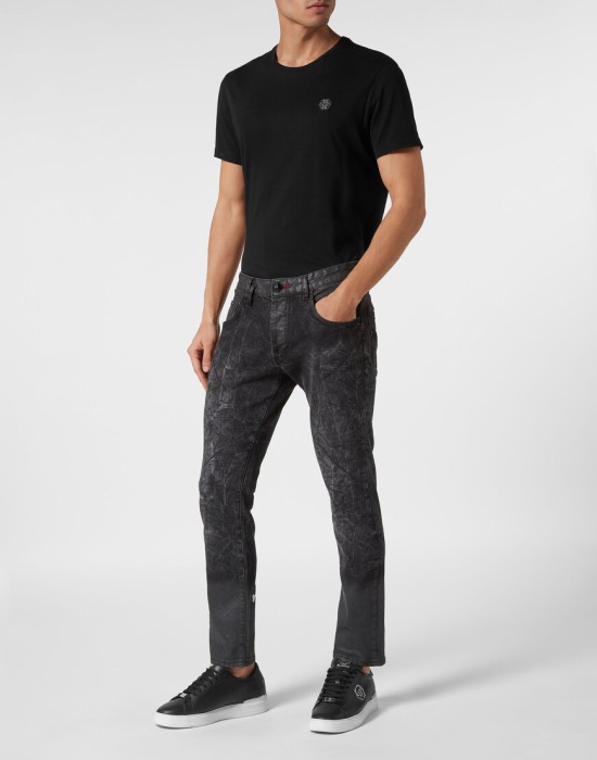 Товар черного цвета с внутренней стороны