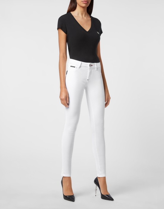 Товар белого цвета с внутренней стороны