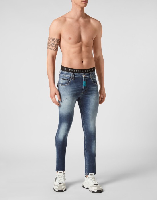 Товар синего цвета с внутренней стороны