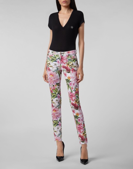 Товар белого цвета с внутренней стороны