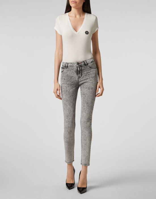 Товар черного цвета с внутренней стороны