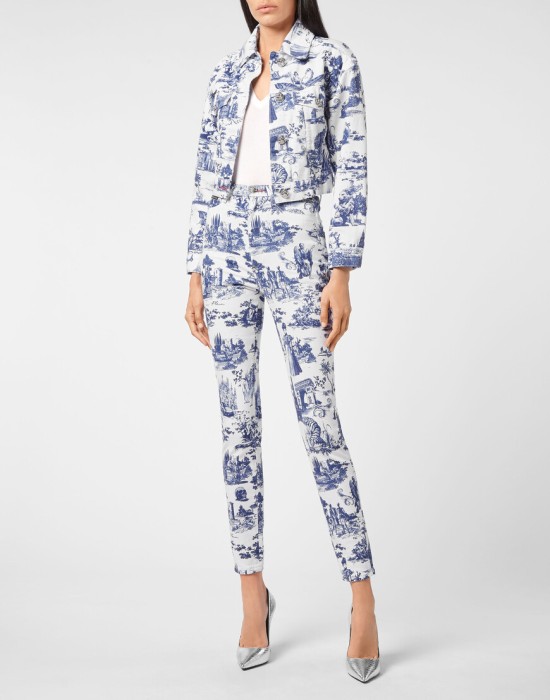 Товар белого цвета с внутренней стороны