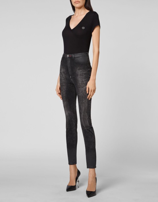 Товар черного цвета с внутренней стороны