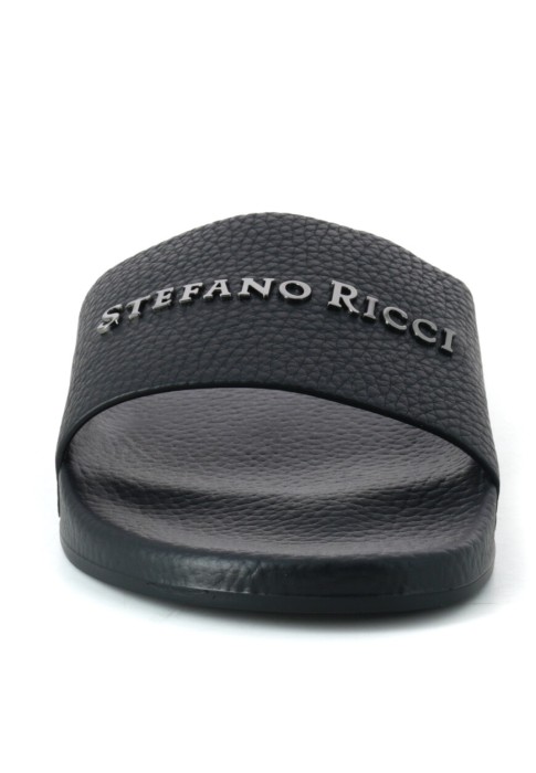 Товар черного цвета с внутренней стороны