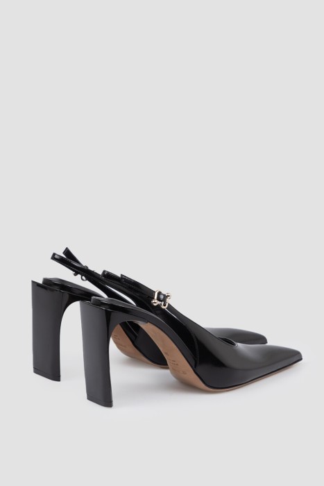 Товар черного цвета с внутренней стороны