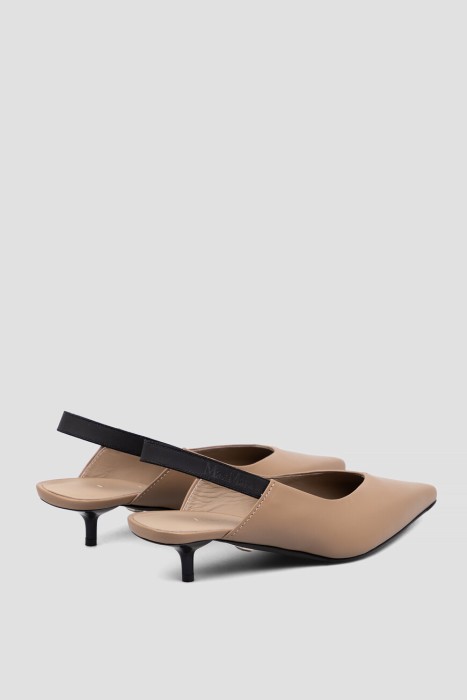 Товар бежевого цвета с внутренней стороны