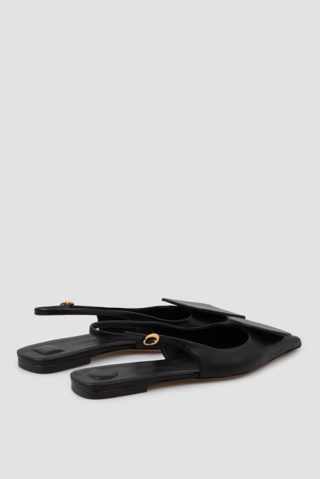 Товар черного цвета с внутренней стороны