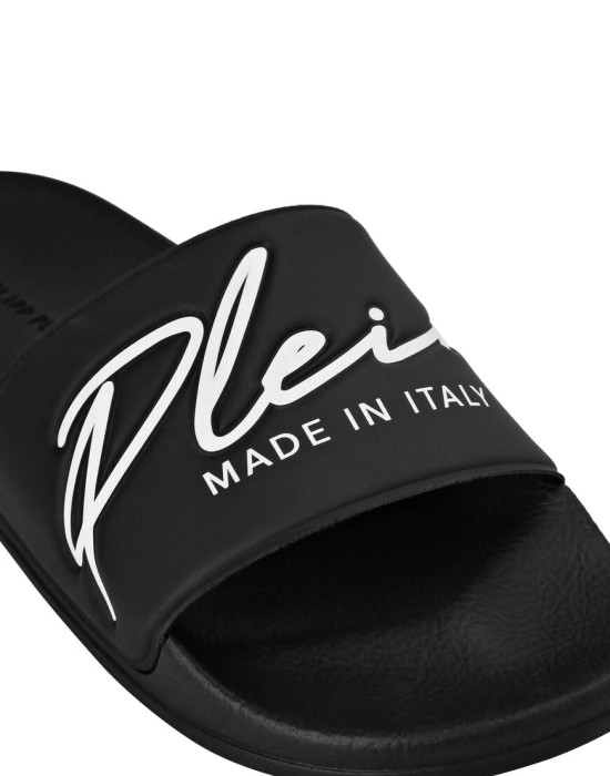 Товар черного цвета с внутренней стороны