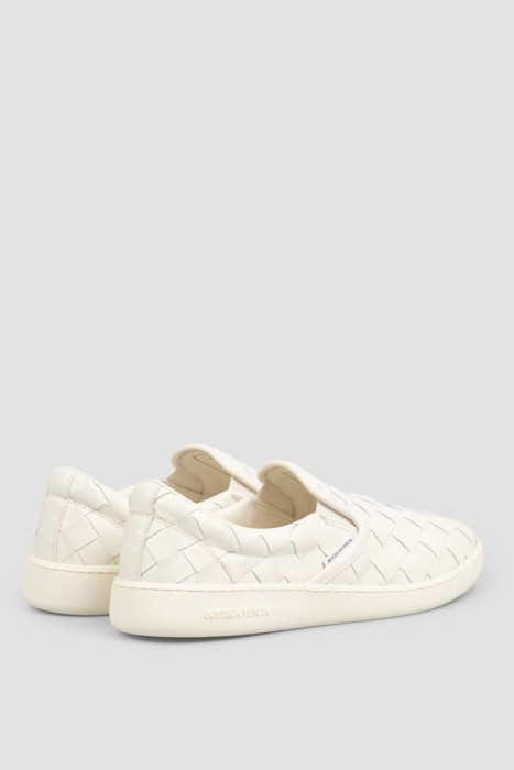 Товар белого цвета с внутренней стороны