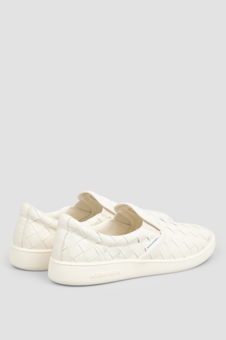 Товар белого цвета с внутренней стороны