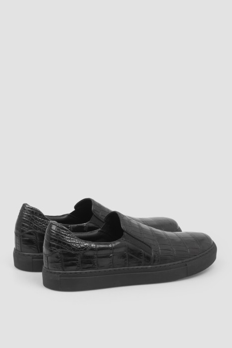 Товар черного цвета с внутренней стороны