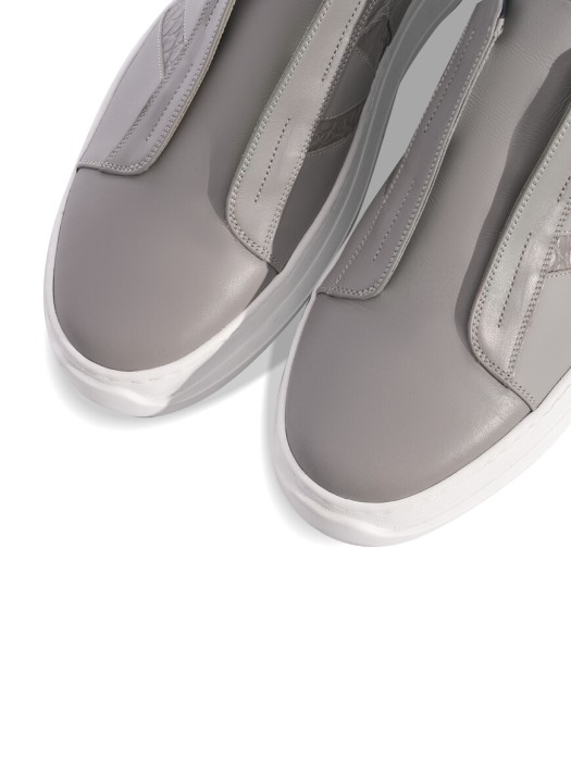 Товар серого цвета с внутренней стороны