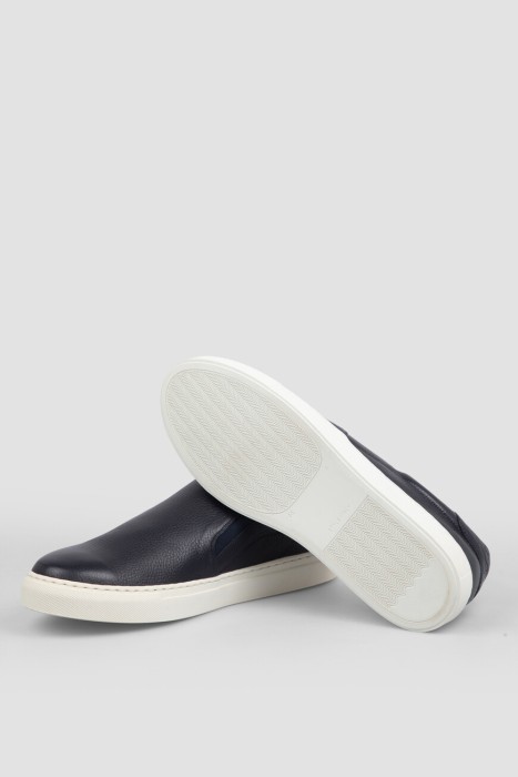 слипоны  универсального стиля с лицевой стороны