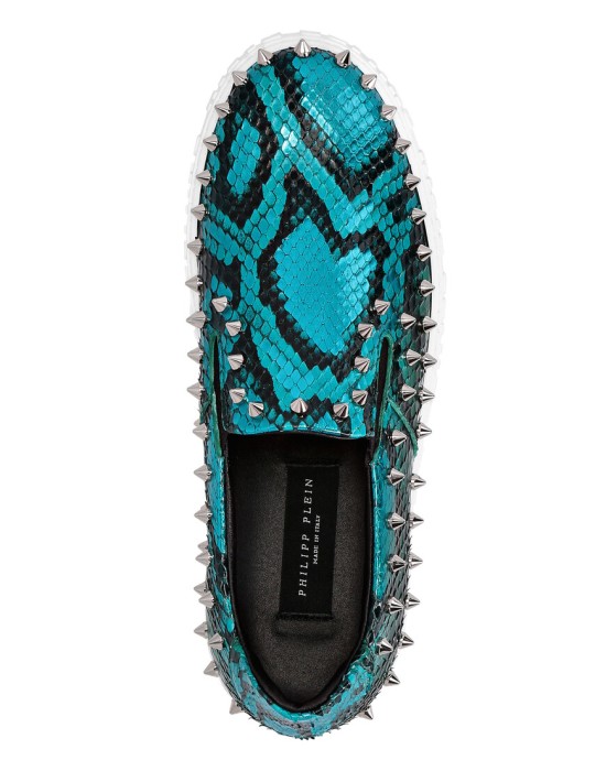 Товар синего цвета с внутренней стороны