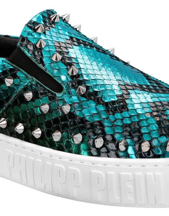 слипоны  универсального стиля с лицевой стороны