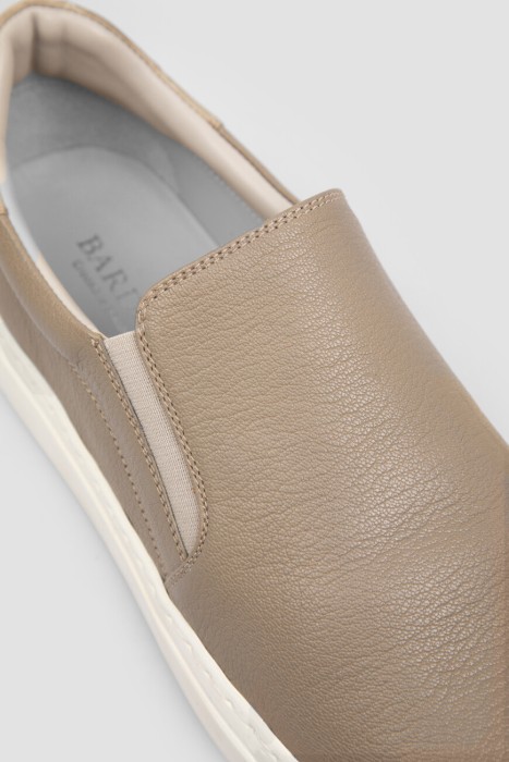 слипоны  из кожи спереди