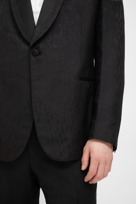 Товар черного цвета с внутренней стороны