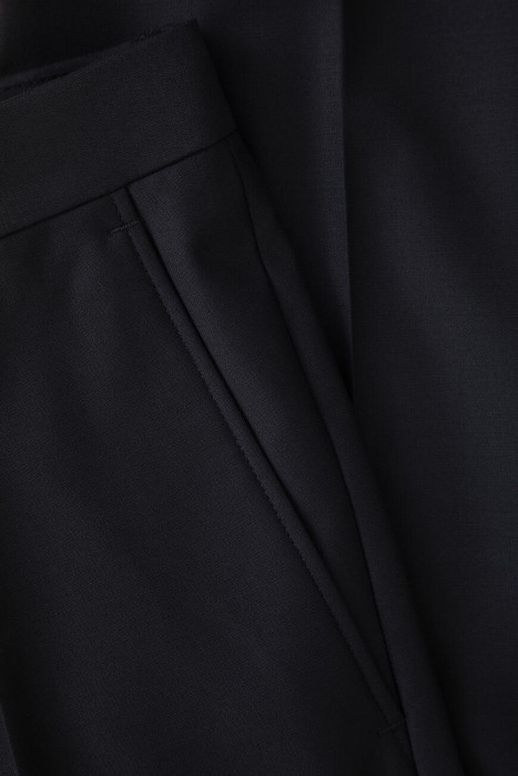 Товар черного цвета с внутренней стороны