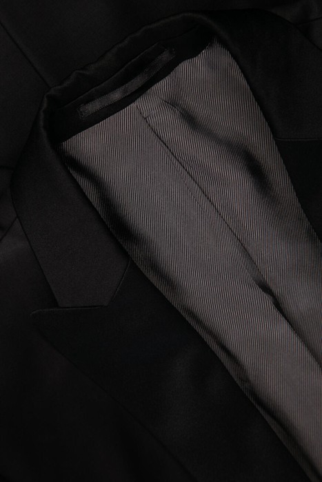 Товар черного цвета с внутренней стороны