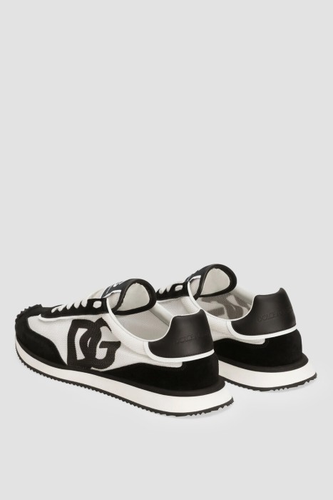 Товар черного цвета с внутренней стороны