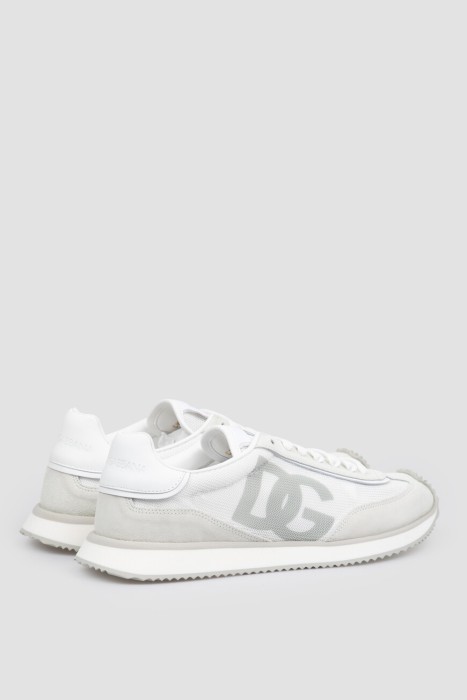 Товар белого цвета с внутренней стороны