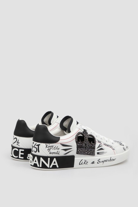 Товар черного цвета с внутренней стороны