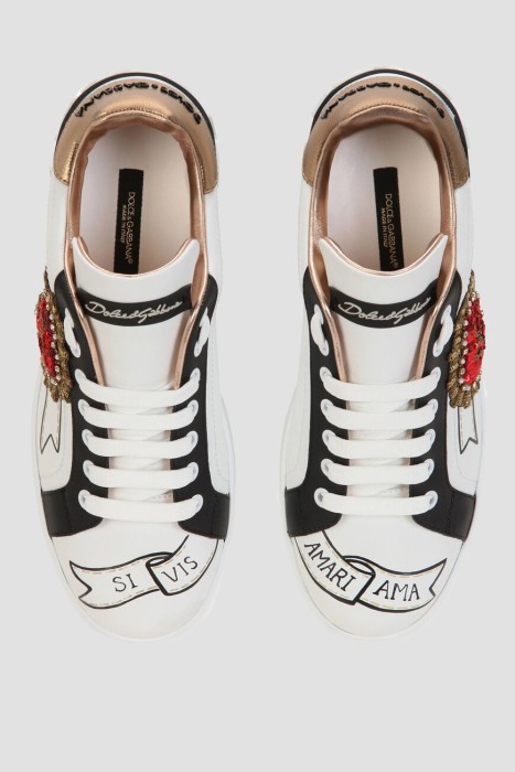 Товар белого цвета с внутренней стороны