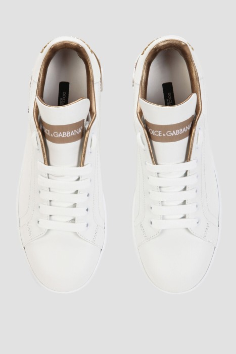 Товар белого цвета с внутренней стороны