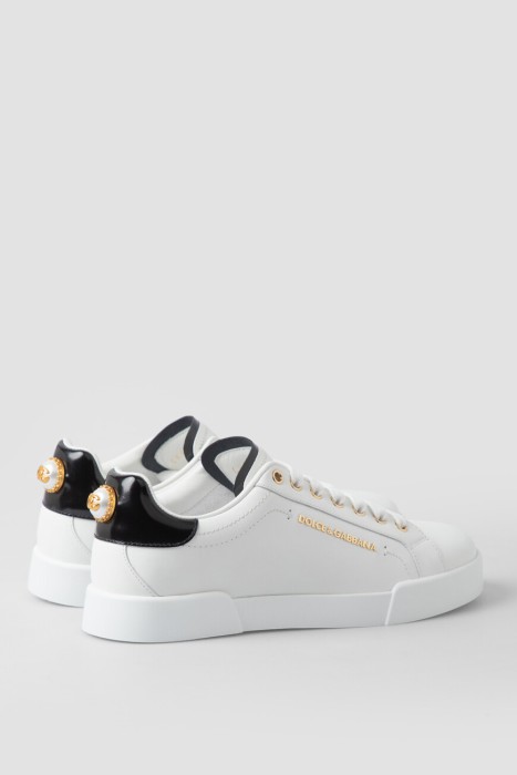 Товар белого цвета с внутренней стороны