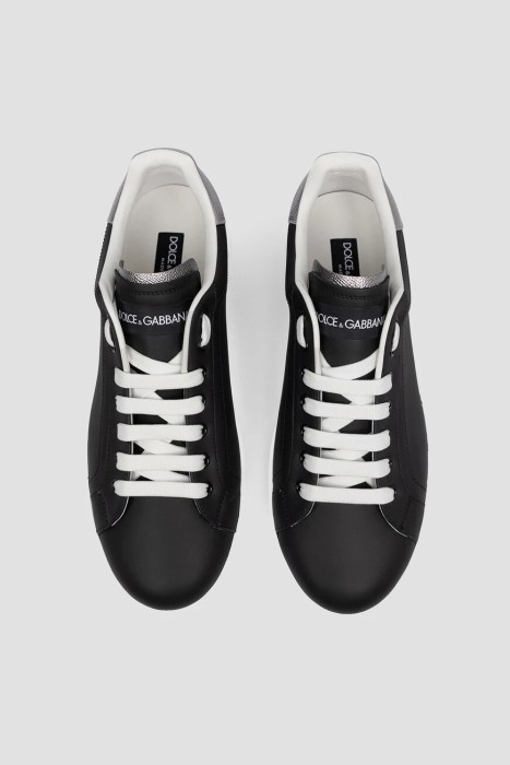 Товар черного цвета с внутренней стороны