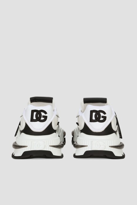 Товар черного цвета с внутренней стороны