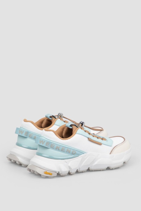 Товар белого цвета с внутренней стороны