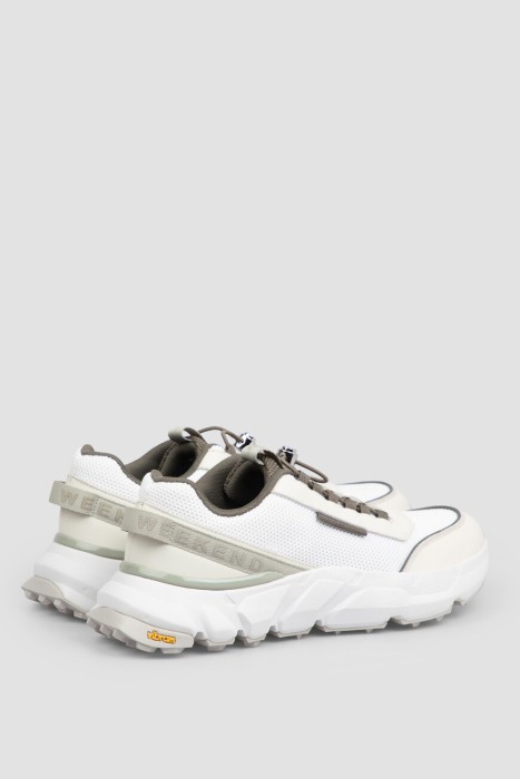 Товар белого цвета с внутренней стороны