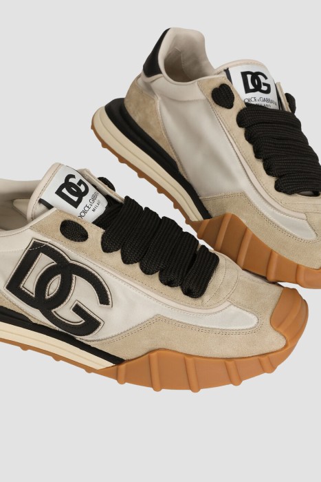 Товар бежевого цвета с внутренней стороны