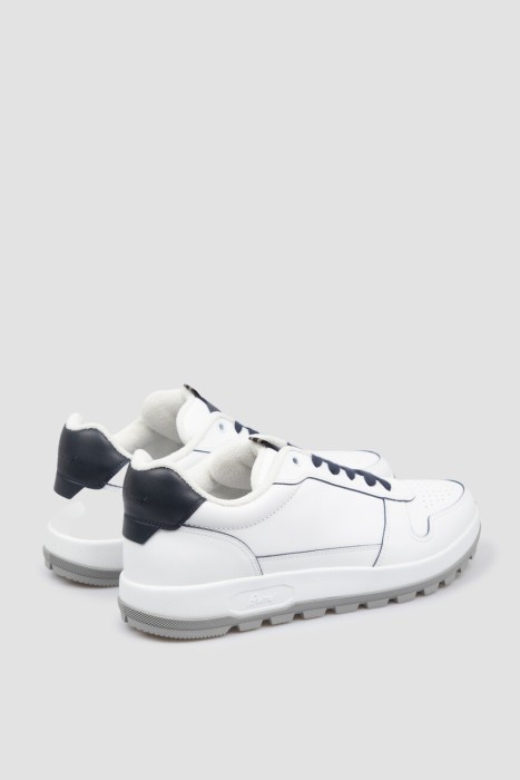 Товар белого цвета с внутренней стороны