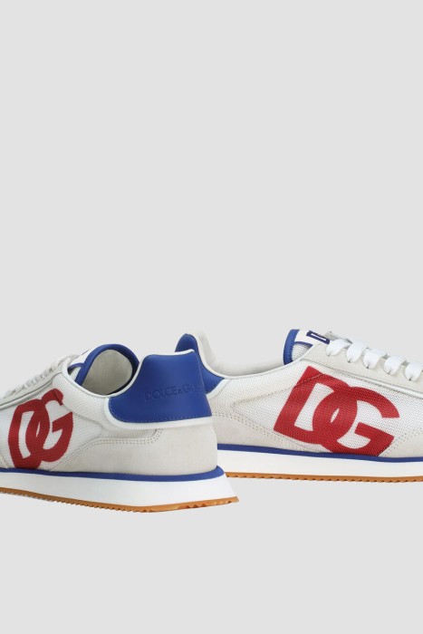 Товар белого цвета с внутренней стороны