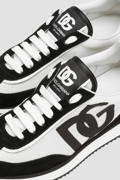 Товар черного цвета с внутренней стороны