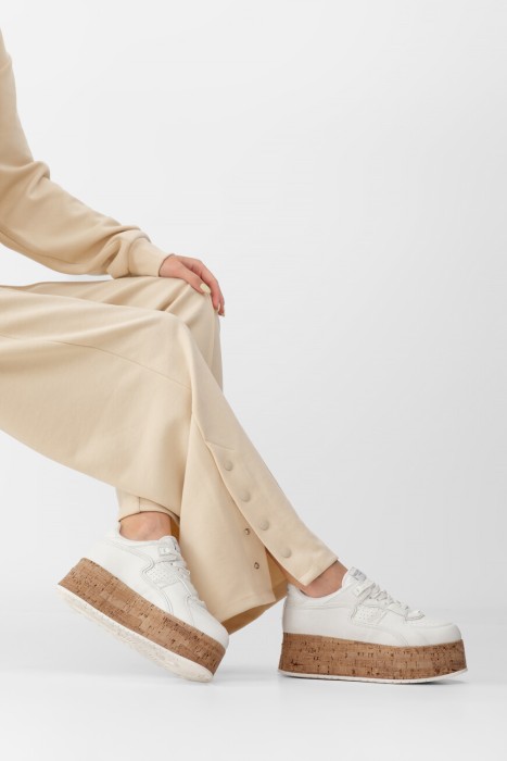 сникеры  модель freedots xl от бренда valentino вид слева