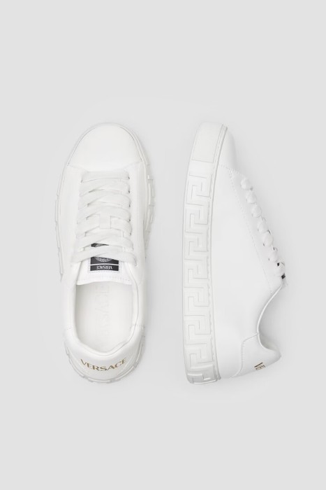 Товар белого цвета с внутренней стороны