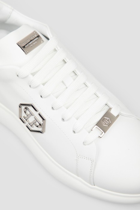 Товар белого цвета с внутренней стороны