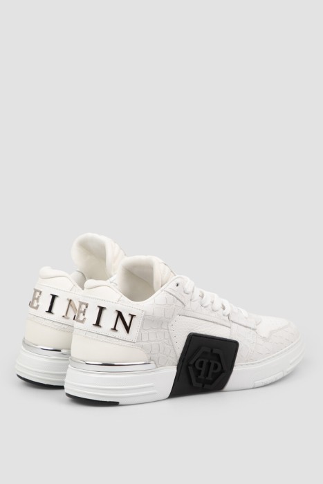 Товар белого цвета с внутренней стороны